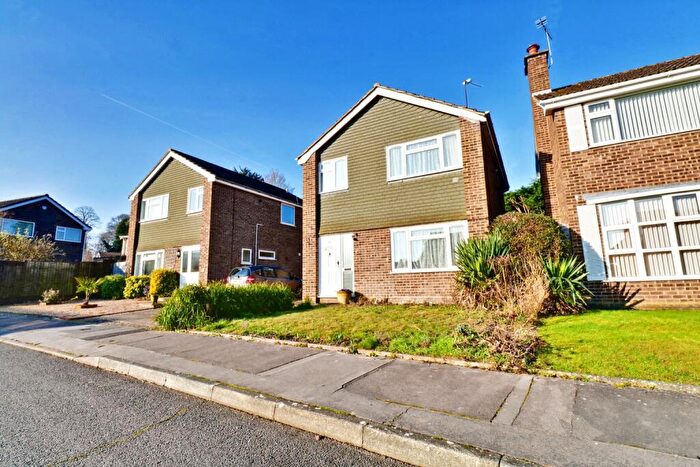 3 Bedroom Detached House To Rent In Darwin Close, Orpington, BR6