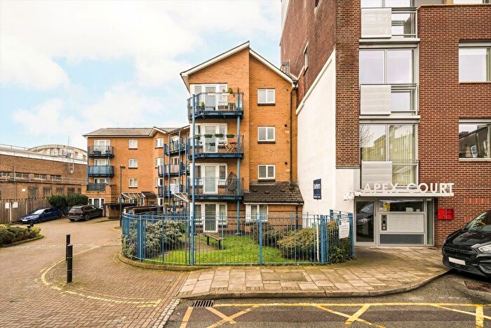 1 Bedroom Flat For Sale In Woodger Road, Shepherds Bush, W12