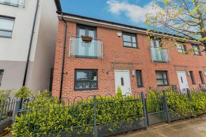 3 Bedroom End Of Terrace House To Rent In Camp Street, Salford, M7