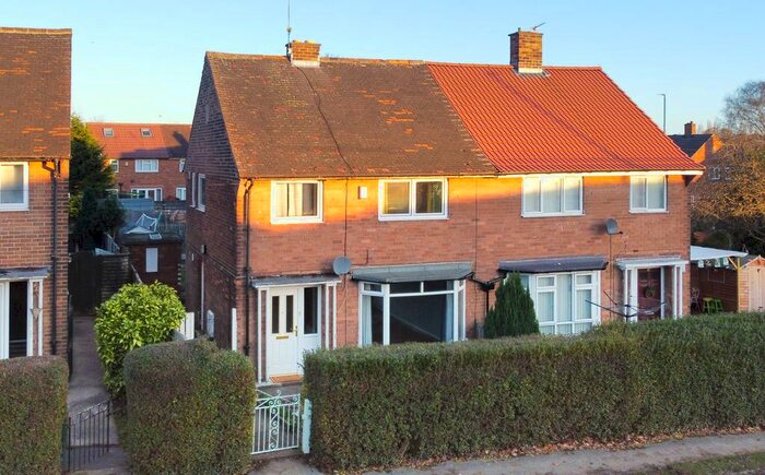 3 Bedroom Semi-Detached House To Rent In Barwick Road, Leeds LS15