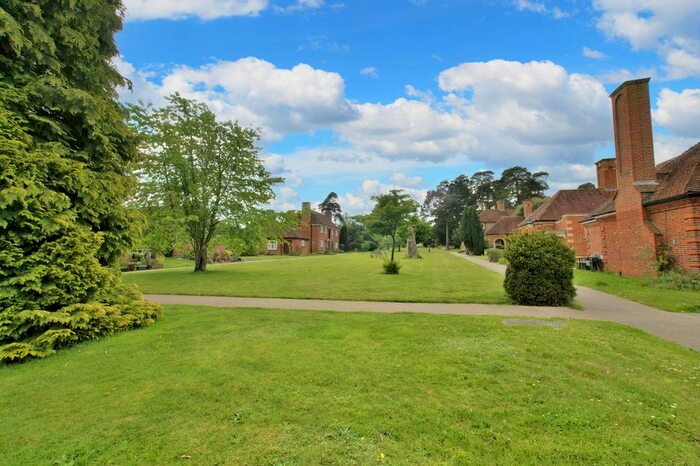 1 Bedroom Flat To Rent In Circle Road, Whiteley Village, Hersham, KT12