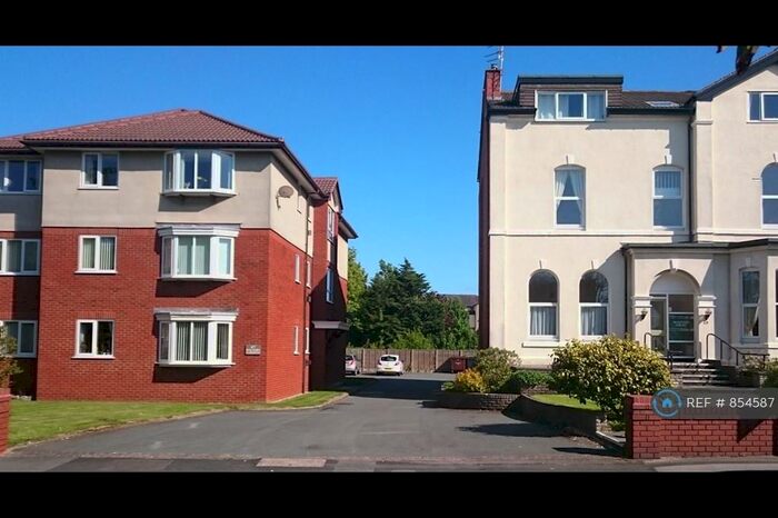 2 Bedroom Flat To Rent In Malvern Gardens, Southport, PR8