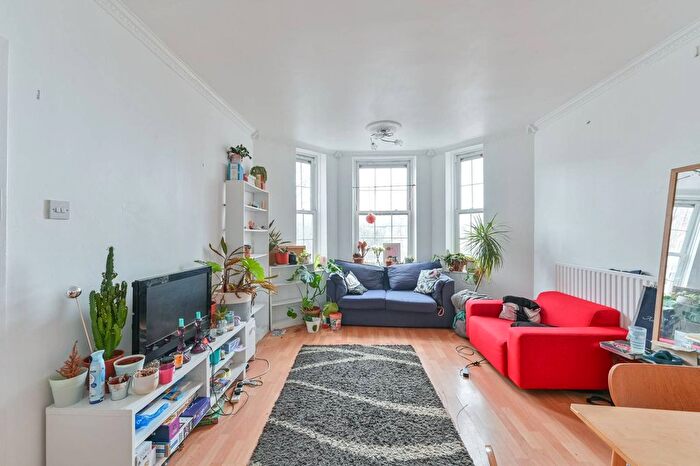3 Bedroom Flat To Rent In Hazelwood House, Deptford, London, SE8