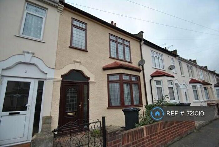 3 Bedroom Terraced House To Rent In Durham Road, Daghenam East, RM10