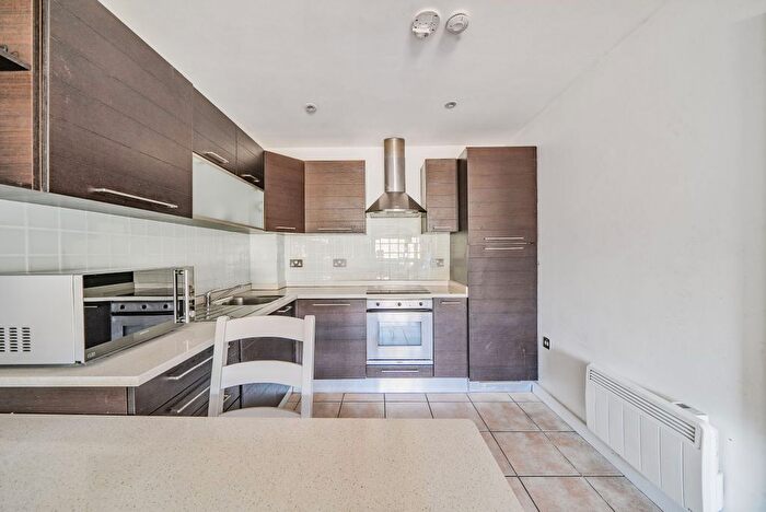2 Bedroom Flat To Rent In Olympian Court, Regents Park Road, N3
