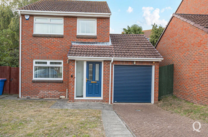 3 Bedroom Detached House For Sale In Fallowfield, Sittingbourne, Kent, ME10