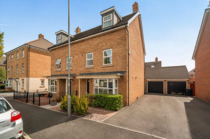 4 Bedroom Semi Detached House For Sale In Culverhouse Road, Swindon, SN1