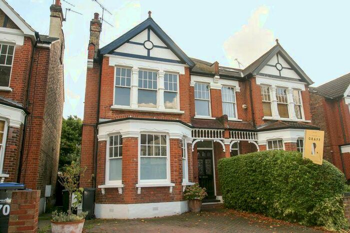 2 Bedroom Flat To Rent In Palmers Green, N13