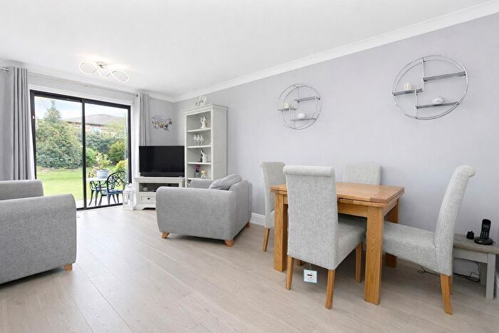 1 Bedroom Property For Sale In Cavendish Court, Holmwood Gardens, Wallington, SM6