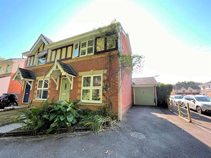 3 Bedroom Semi-Detached House To Rent In Andersen Close, Whiteley, PO15