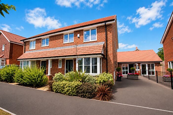 3 Bedroom Semi-detached House For Sale In Skylark Street, TN6