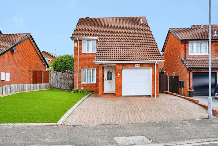 3 Bedroom Detached House For Sale In Catesby Green, Luton, Bedfordshire, LU3