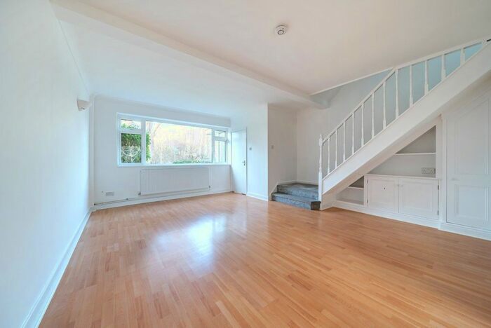 3 Bedroom Terraced House To Rent In Ashburnham Road, Richmond, TW10