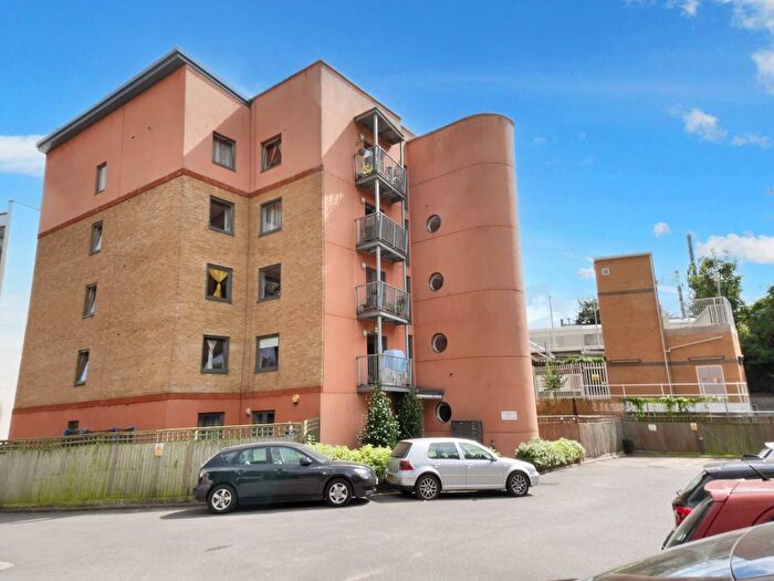 2 Bedroom Flat To Rent In High Road, Seven Sisters, London, N15