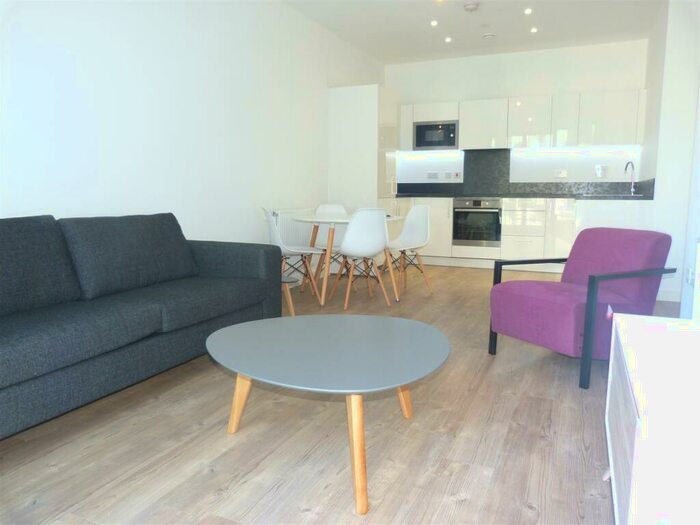 2 Bedroom Flat To Rent In Kingfisher Heights, Royal Docks, E16