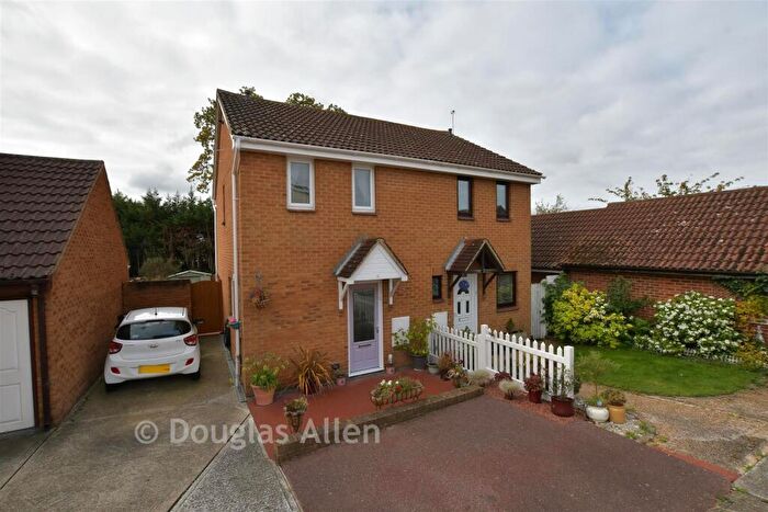 2 Bedroom Semi-Detached House For Sale In Nayland Close, Wickford, Essex, SS12