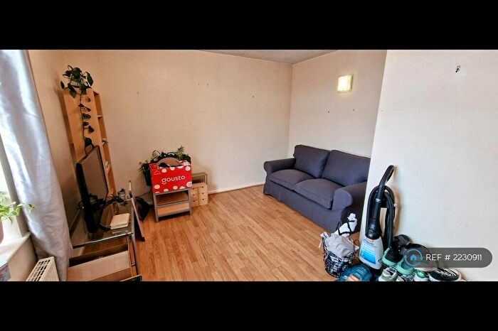 1 Bedroom Flat To Rent In Meanwood Road, Leeds, LS6