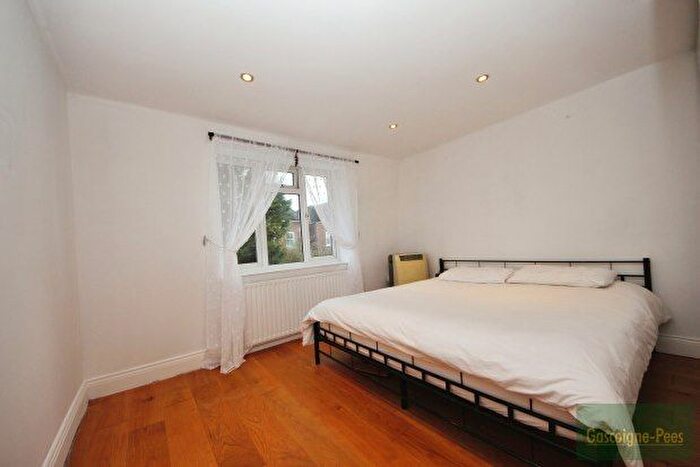 1 Bedroom Flat To Rent In Latchmere Close, Richmond, TW10