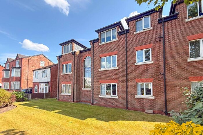 2 Bedroom Apartment To Rent In Flixton Road, Urmston, Manchester, M41