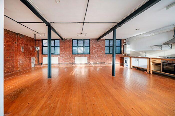 1 Bedroom Flat To Rent In Chingford Mount, Waltham Forest, E4