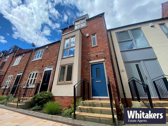 3 Bedroom Town House To Rent In Horners Square, Hull, HU1