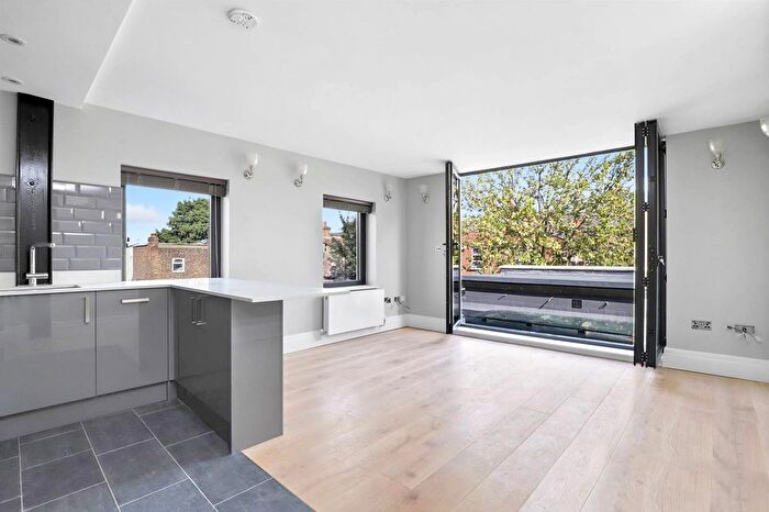 2 Bedroom Flat To Rent In Villiers Road, London, NW2