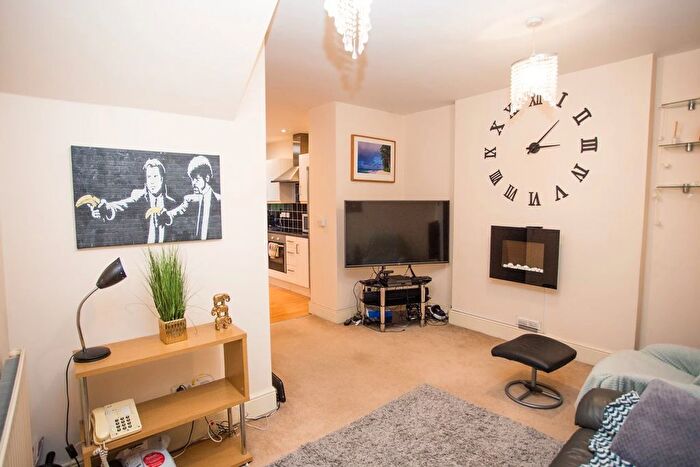 Studio To Rent In Upper Richmond Road, London, SW15
