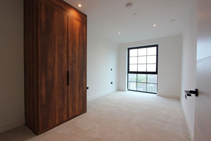 2 Bedroom Flat To Rent In Horatio Apartments, Graphite Square, London, SE11