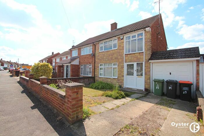 3 Bedroom Semi-Detached House To Rent In Walgrave Road, Dunstable, LU5