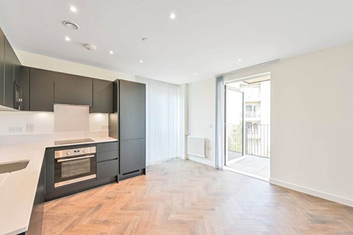 2 Bedroom Flat To Rent In The Ridgeway, Mill Hill, NW7