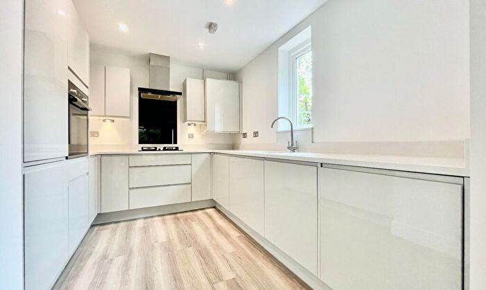 2 Bedroom Flat To Rent In Amersham Road, High Wycombe, HP13