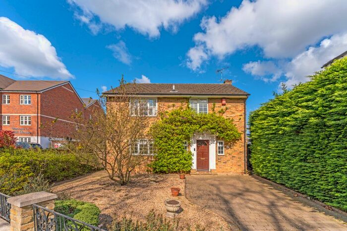 3 Bedroom Detached House To Rent In St Luke's Road, Maidenhead, SL6