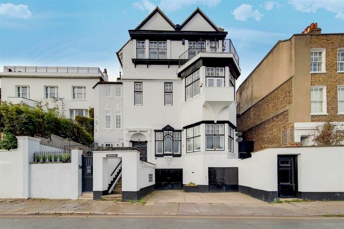 2 Bedroom Flat To Rent In Chiswick Mall, Chiswick, London, W4