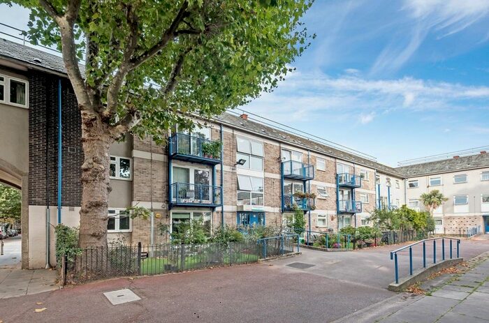 2 Bedroom Flat To Rent In Thorburn Square, London, SE1