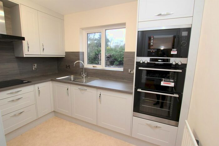 1 Bedroom Flat To Rent In Holyrood Court, Sandringham Drive, Bramcote Hills, Nottingham, NG9