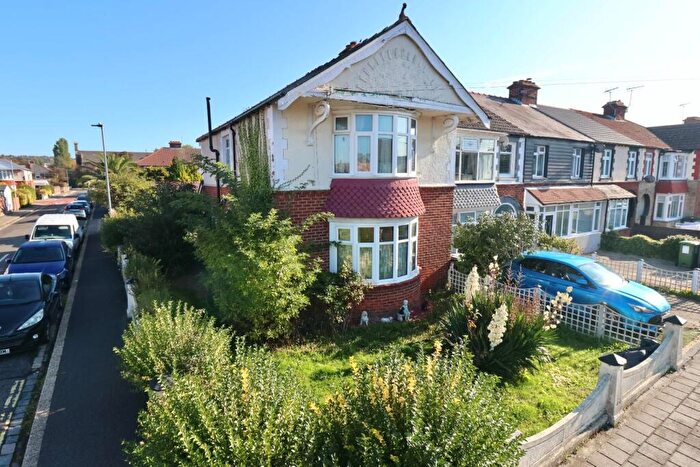 3 Bedroom House For Sale In Highbury Grove, Portsmouth, PO6