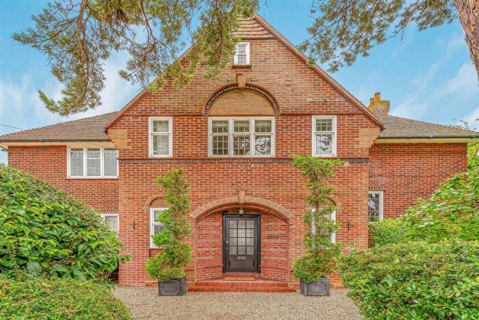 4 Bedroom Detached House For Sale In Highfield Road, Hertford, SG13