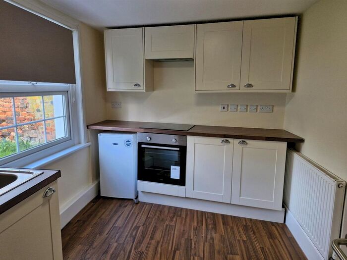 1 Bedroom Flat To Rent In Lavender Crescent, St.Albans, AL3