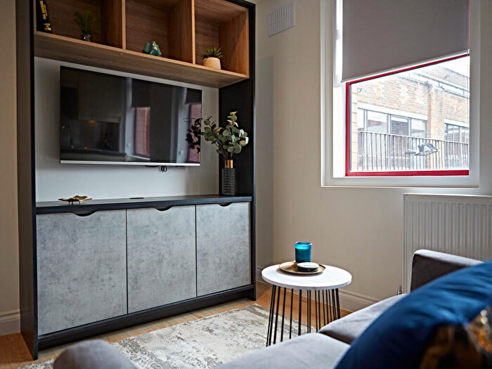 Apartment To Rent In Apt, The Headrow #, LS1