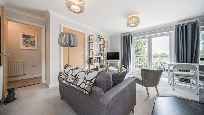 1 Bedroom Flat For Sale In Davis Way, DA14