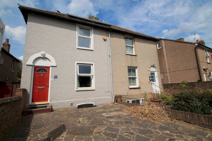 3 Bedroom Semi-Detached House To Rent In West Hill, Dartford, DA1