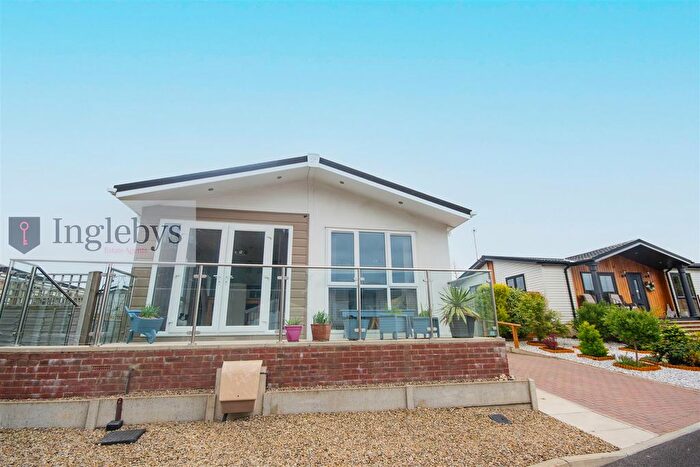 2 Bedroom Mobile/park Home For Sale In Hazelgrove, Milton Street, Saltburn-By-The-Sea, TS12