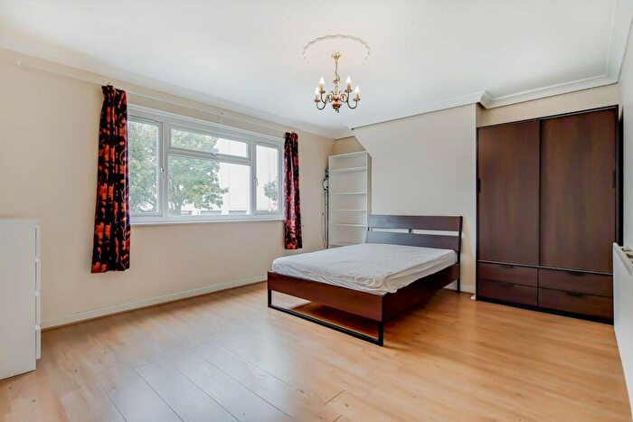 3 Bedroom Flat To Rent In Hobbs Place Estate, , Hoxton, London, N1