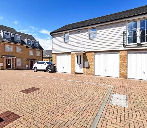 2 Bedroom Flat To Rent In Peary Mead, Dartford, DA1