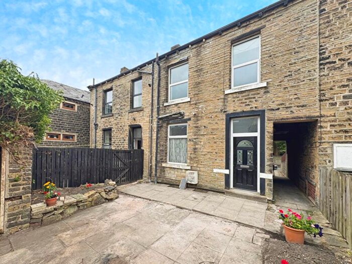 2 Bedroom House To Rent In Victoria Street, Lindley, Huddersfield, West Yorkshire, HD3