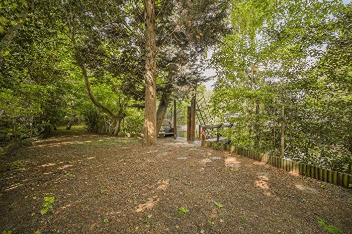 3 Bedroom Bungalow For Sale In Woodside Park Avenue, Walthamstow, London, E17