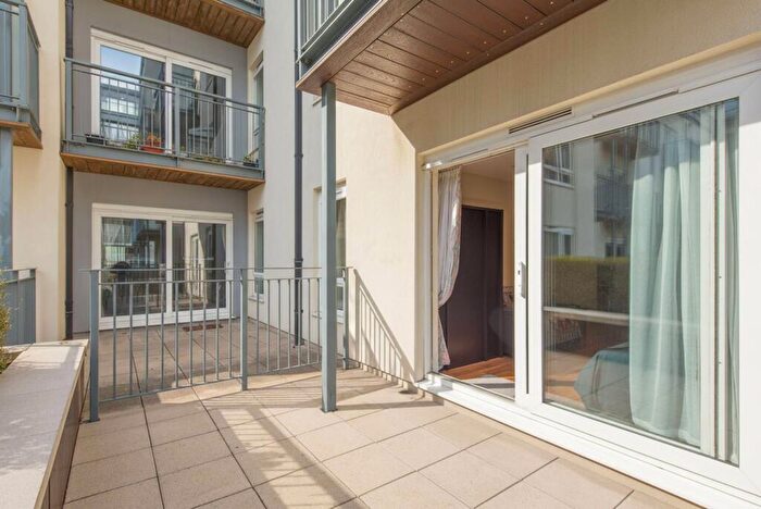 Studio To Rent In Heritage Ave, Colindale, London, NW9