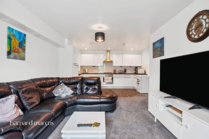 2 Bedroom Flat For Sale In Beaumaris Gardens, London, SE19