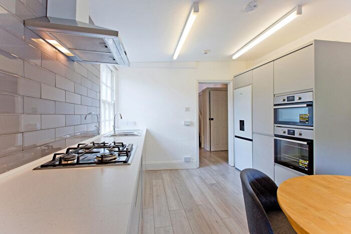 4 Bedroom Flat To Rent In Kilburn Lane, Queens Park, London, W9