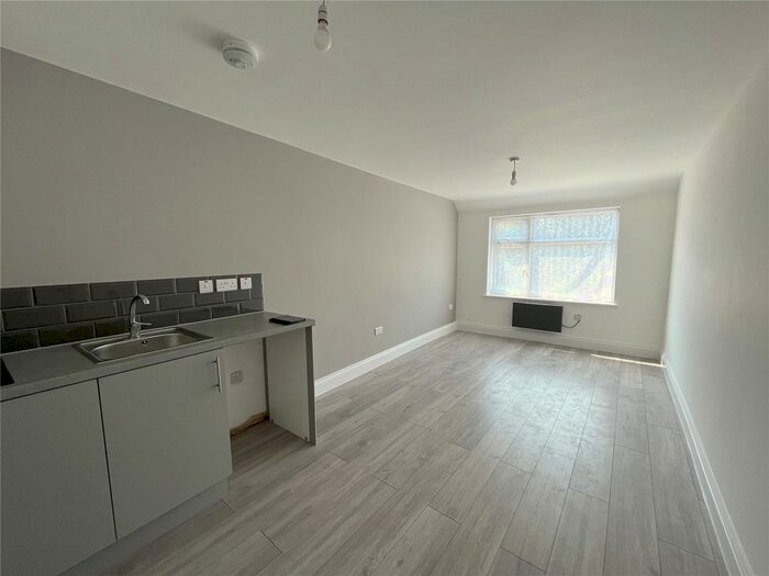 Studio To Rent In Langdale Gardens, Perivale, Middlesex, UB6